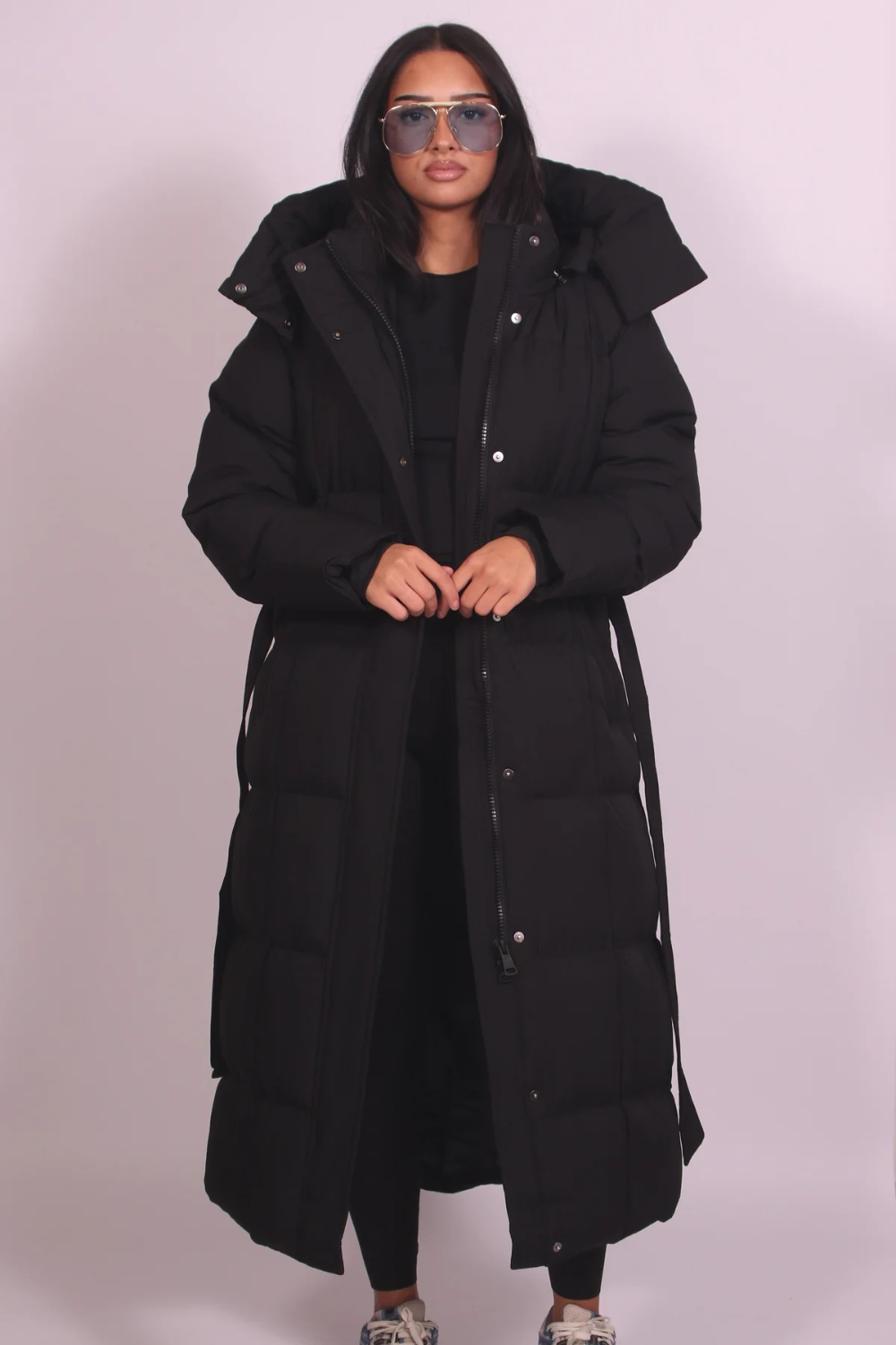 LANGE GESTEPPTE DAUNENJACKE MIT GÜRTEL – Ansicht 3