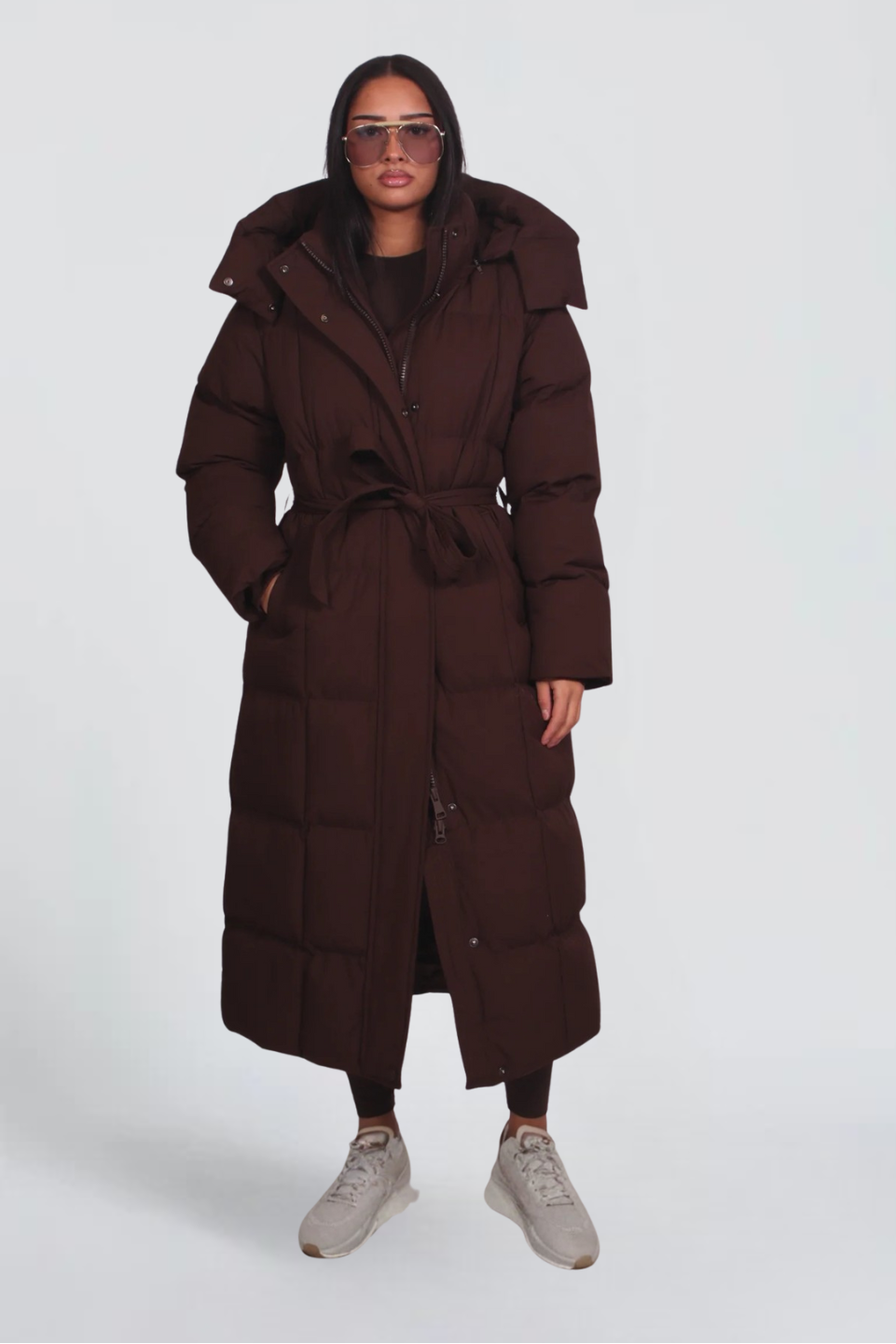 LANGE GESTEPPTE DAUNENJACKE MIT GÜRTEL – Ansicht 1