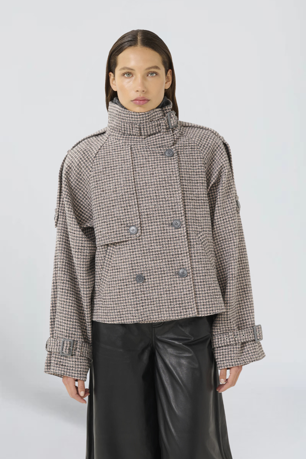 KURZER TRENCHCOAT MIT GLENCHECK – Ansicht 1